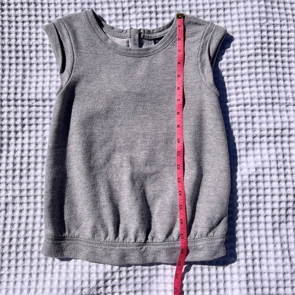 Scoop-neck, Sleeveless Top with Cuffed Hem and Back Zipper - Picture 12 of 15